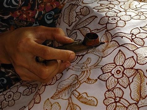 Quintessential Brushstrokes: An Intimate Journey Through Indonesian Traditional Painting Techniques